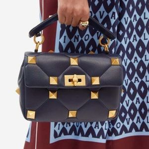 Roman Stud Medium Quilted Chain Shoulder Bag - NAVY